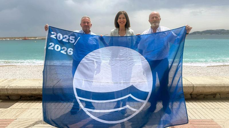 Las banderas azules ondearán este verano en las playas de Levante y de Poniente